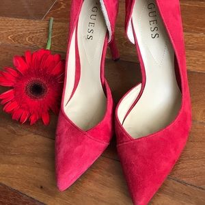 GUESS Red pumps